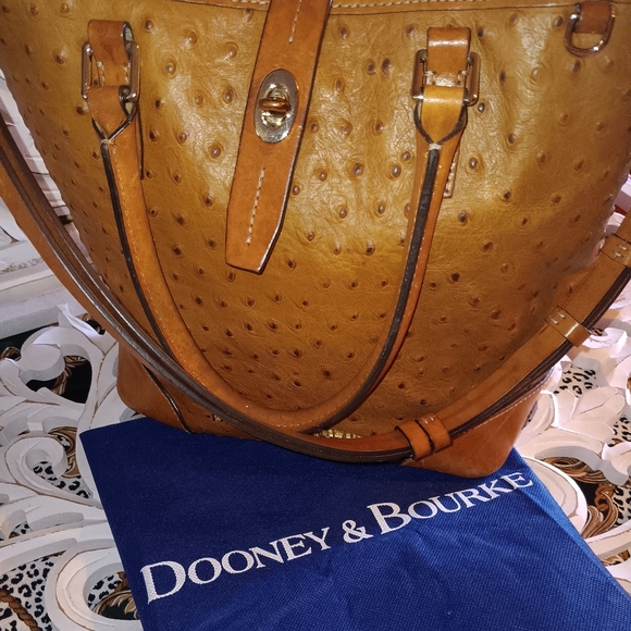 BEAUTIFUL! DOONEY & BOURKE OSTRICH EMBOSSED SHOULDER BAG - Picture 1 of 8